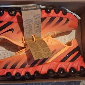 NIKE AIR MAX DN8 LASER ORANGE BRAND NEW WITH BIX AND TAGS
